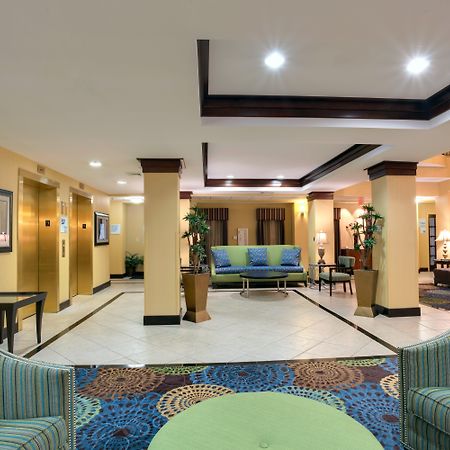 Holiday Inn Express Tower Center New Brunswick By Ihg East Brunswick Kültér fotó