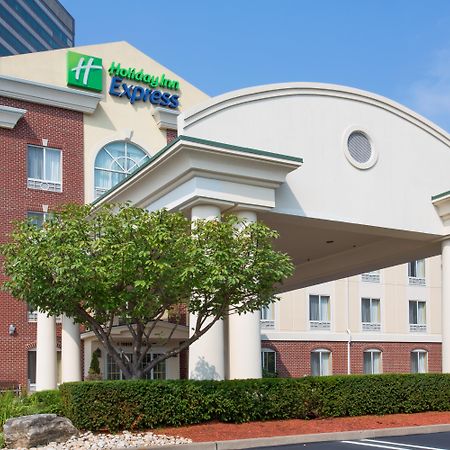 Holiday Inn Express Tower Center New Brunswick By Ihg East Brunswick Kültér fotó