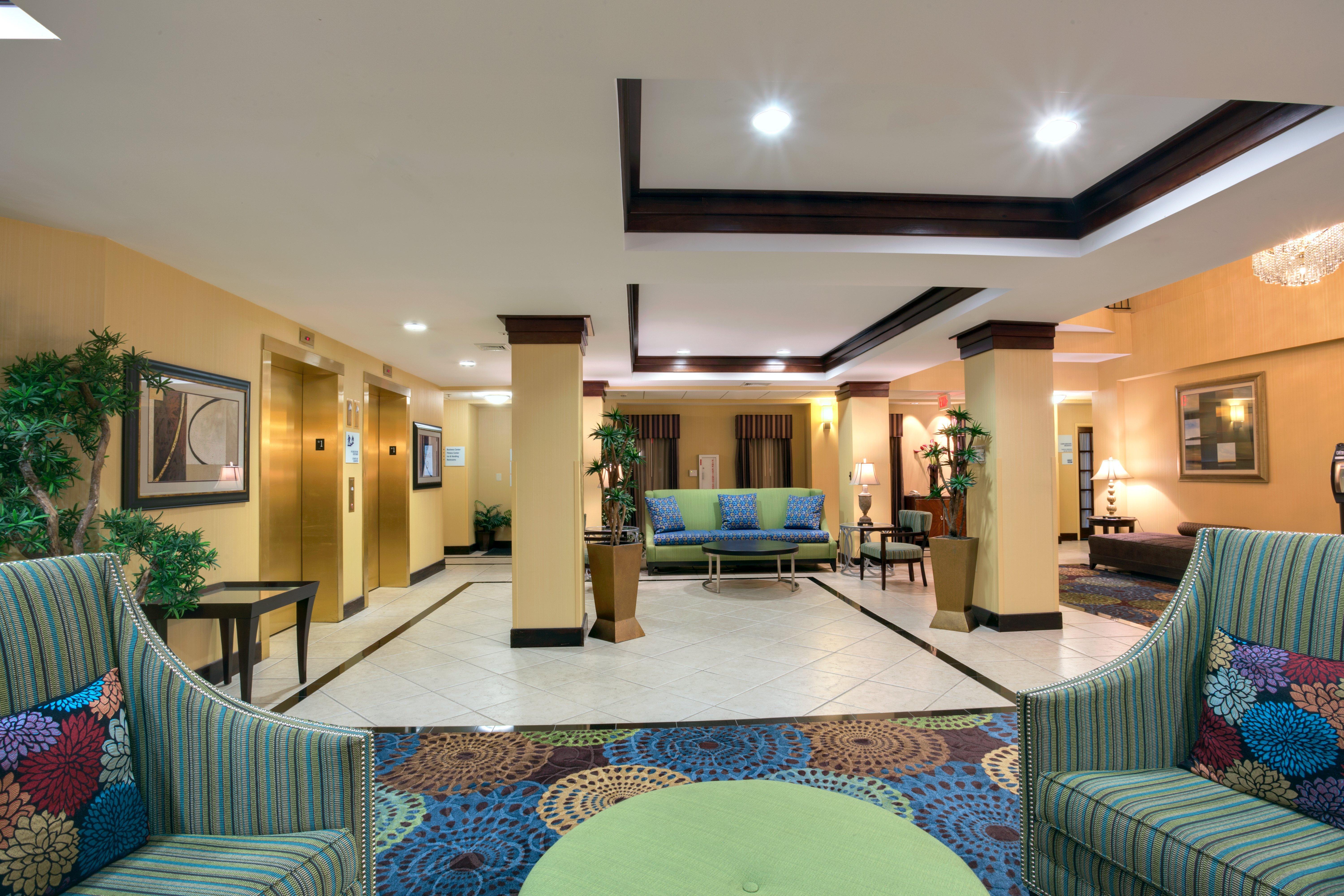 Holiday Inn Express Tower Center New Brunswick By Ihg East Brunswick Kültér fotó