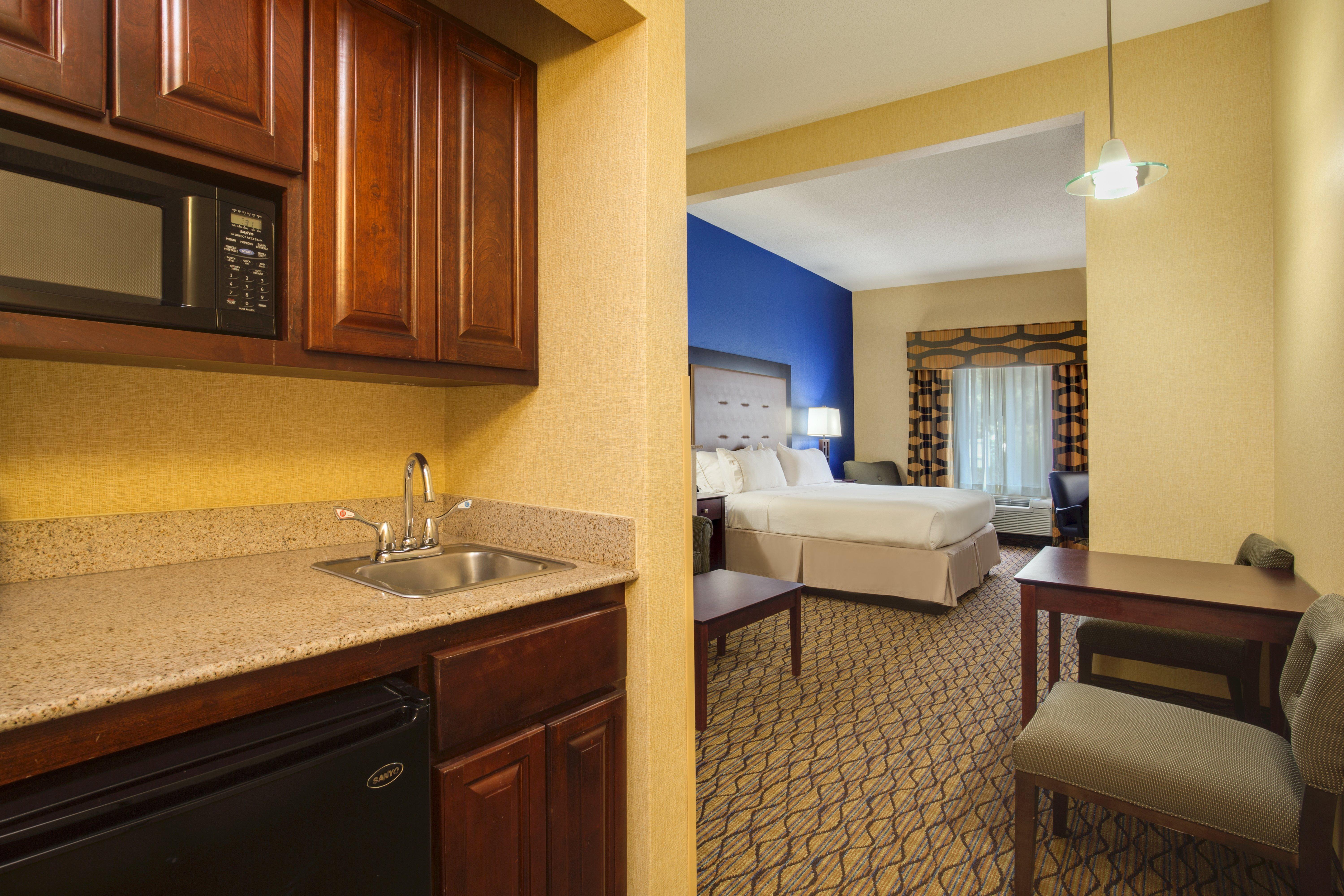 Holiday Inn Express Tower Center New Brunswick By Ihg East Brunswick Kültér fotó