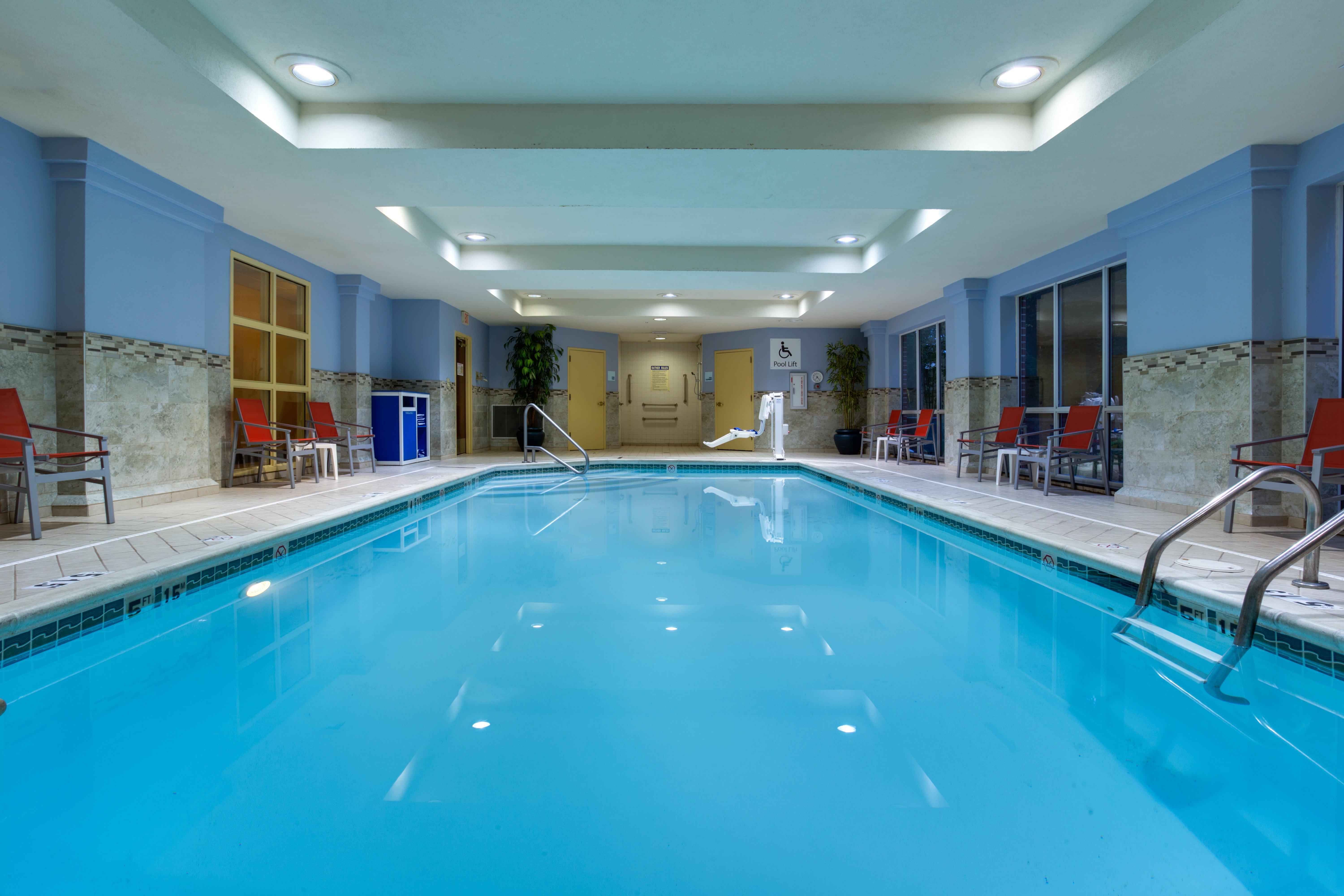 Holiday Inn Express Tower Center New Brunswick By Ihg East Brunswick Kültér fotó