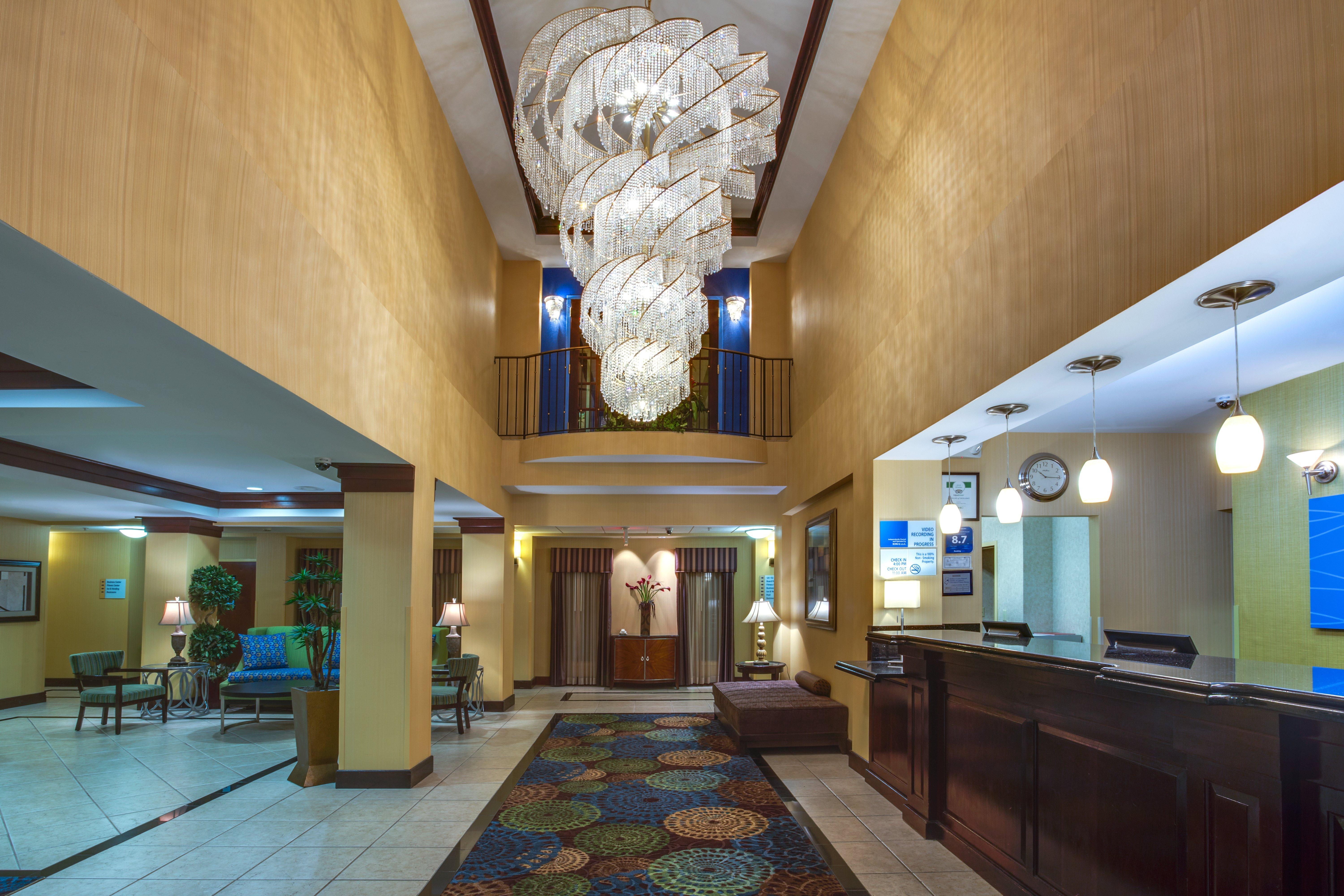 Holiday Inn Express Tower Center New Brunswick By Ihg East Brunswick Kültér fotó