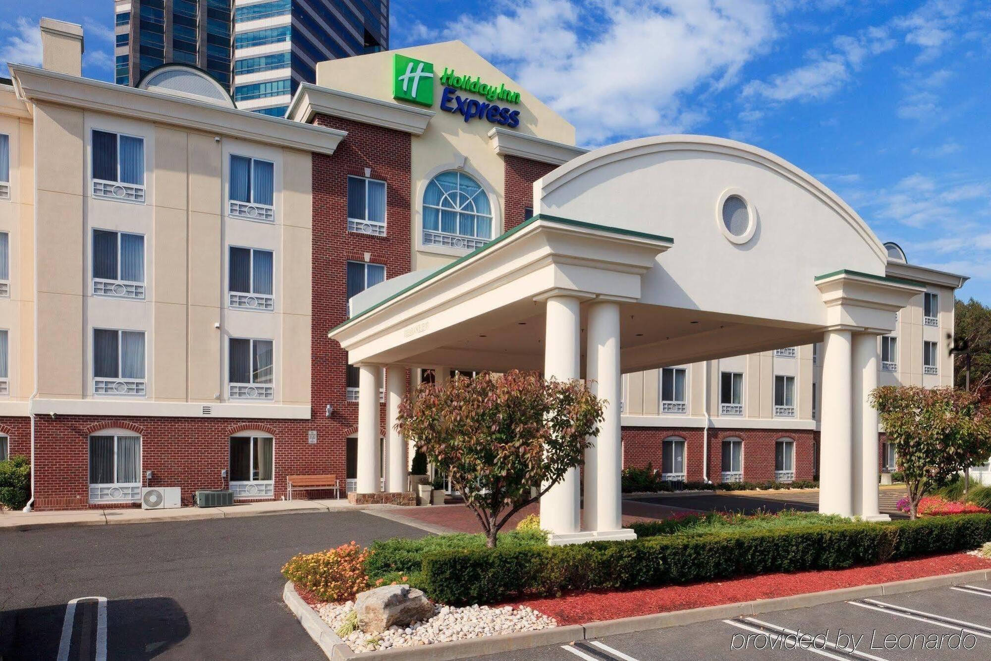 Holiday Inn Express Tower Center New Brunswick By Ihg East Brunswick Kültér fotó